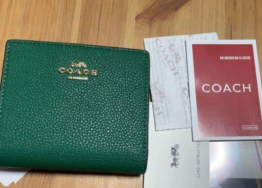 新品未使用コーチ二つ折り財布グリーンレザーレディースメンズ送料無料即日発送