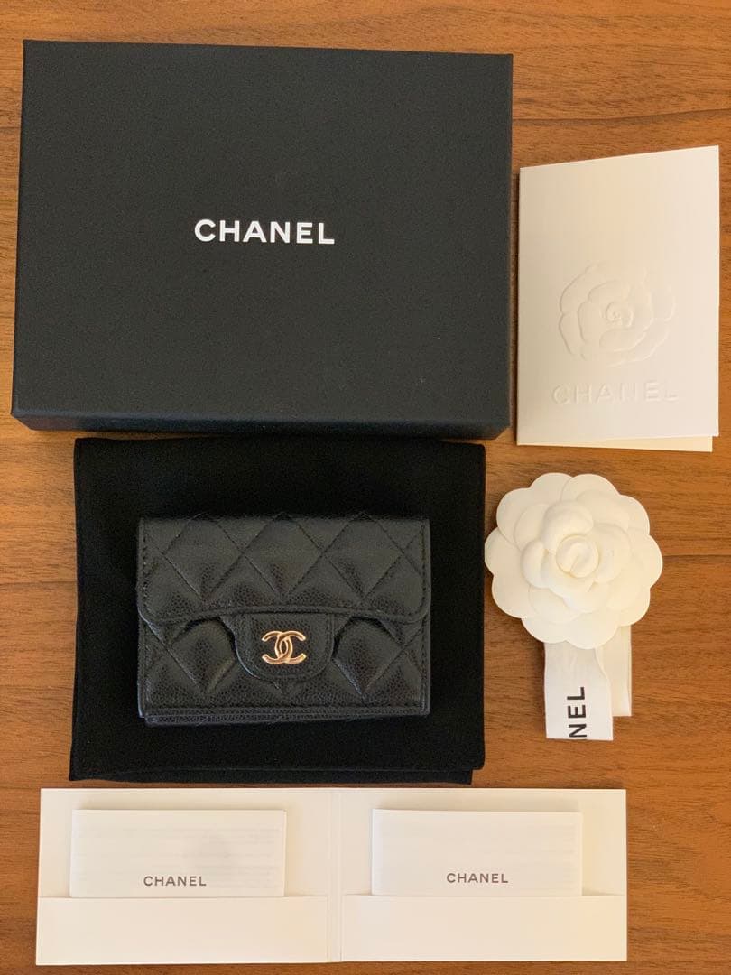 むむ CHANELキャビアスキン三つ折り財布 BLACKほぼ新品