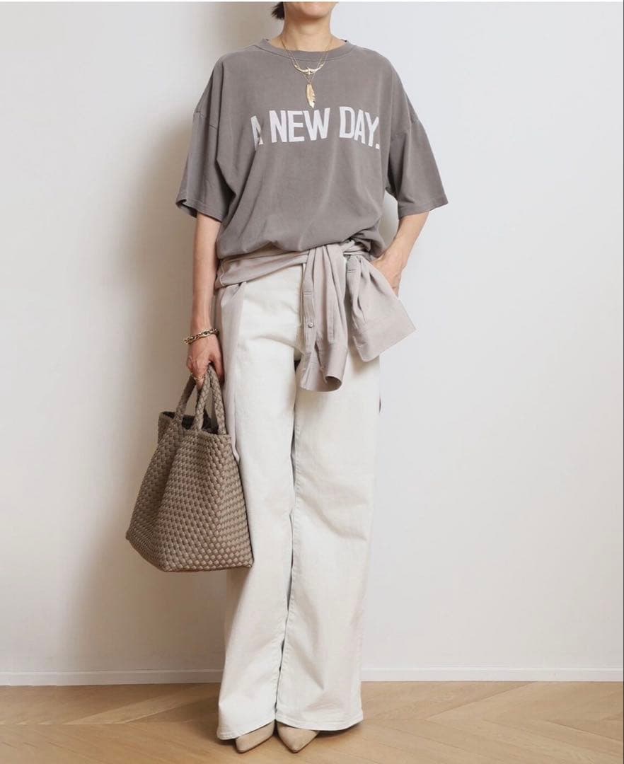 トップス REMI RELIEF A NEW DAY T-SH