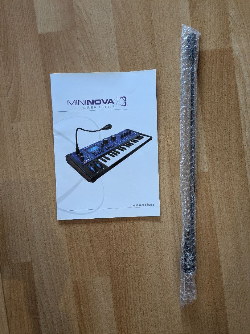 novation mininova シンセサイザー