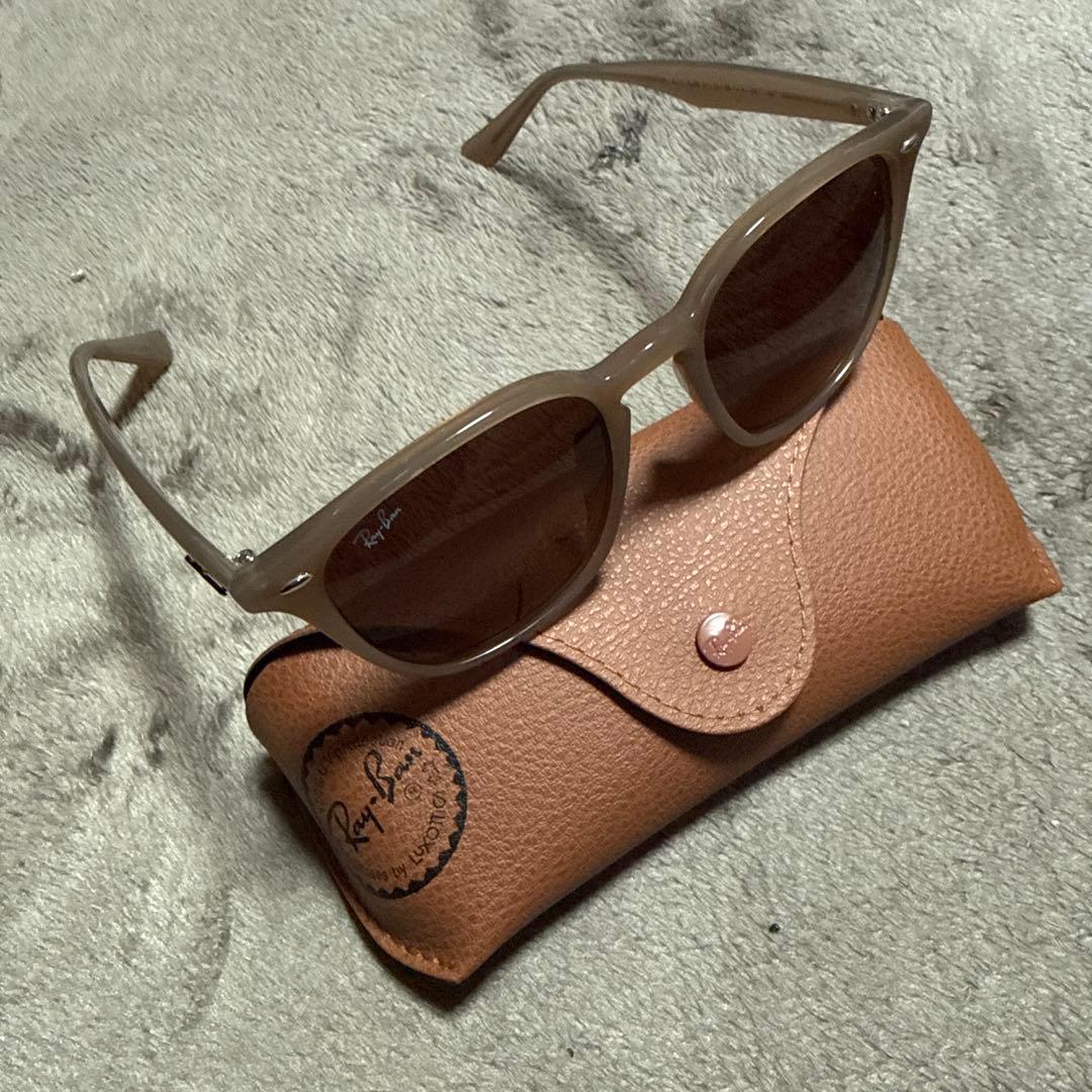 Ray Ban レイバン　サングラス　RB4258-F