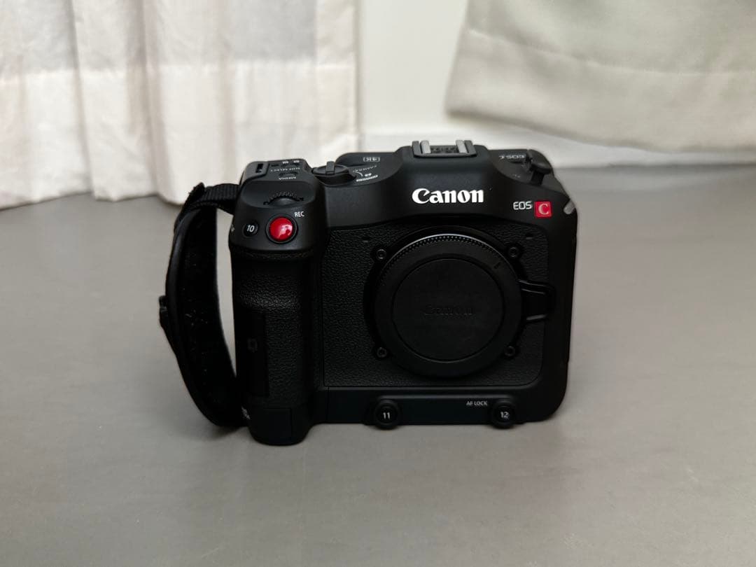 Canon EOS C70 シネマカメラ / Smallrig ケージ付き