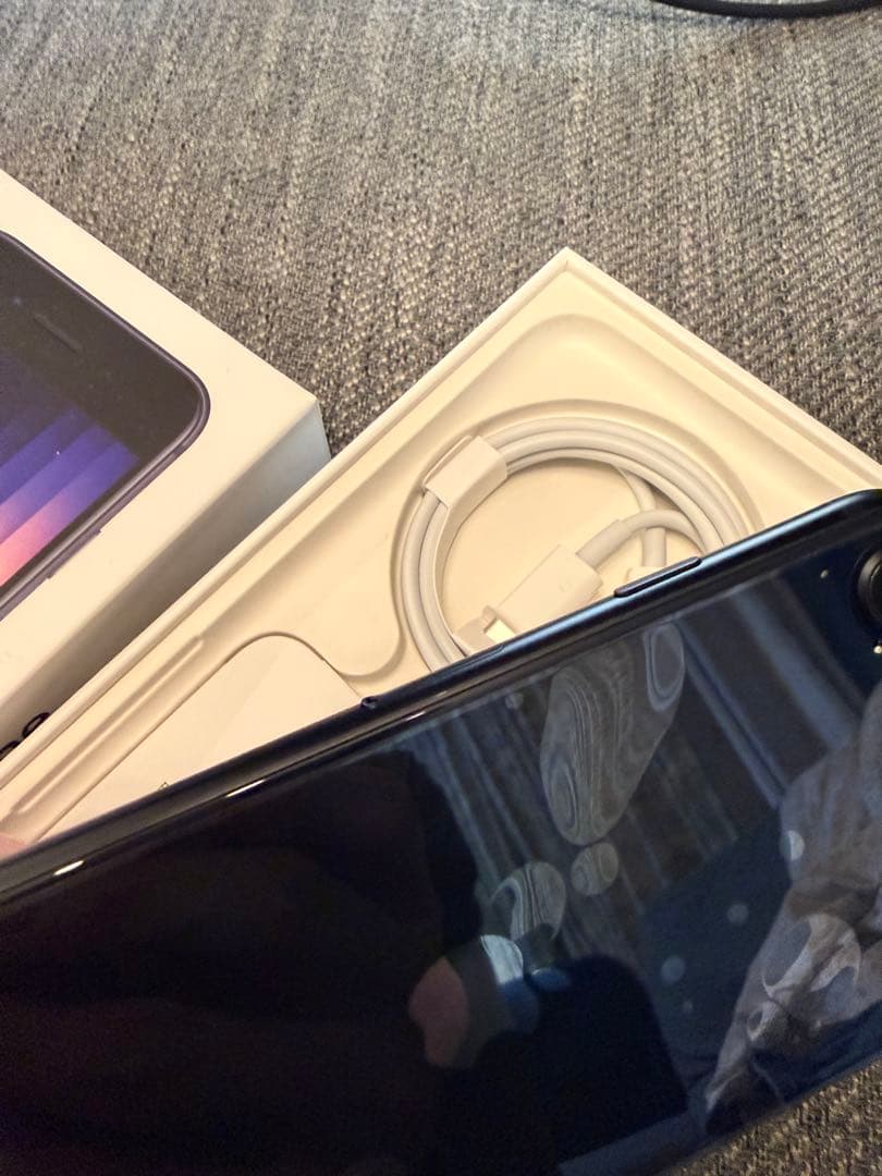 新品　iPhoneSE 第３世代　64GB ミッドナイト