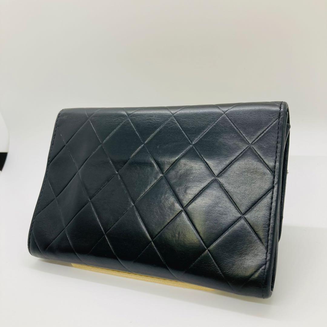 CHANEL シャネル 二つ折り財布 黒 レザー A824