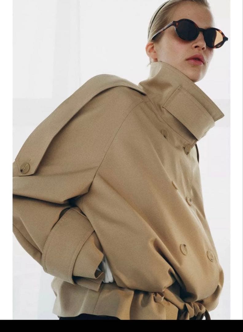 ZARAのショート丈ハイネックトレンチコート★Lサイズ★ベージュ色