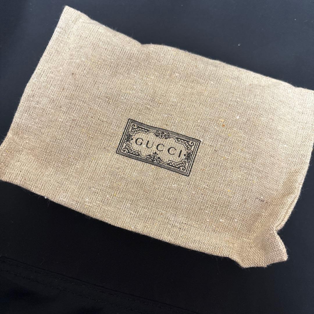GUCCI ベージュ 二つ折り財布　新品　値下げ中