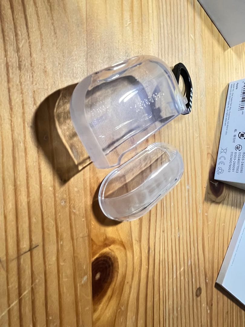 Apple AirPods 4 （ノイキャンなし）本体とケース