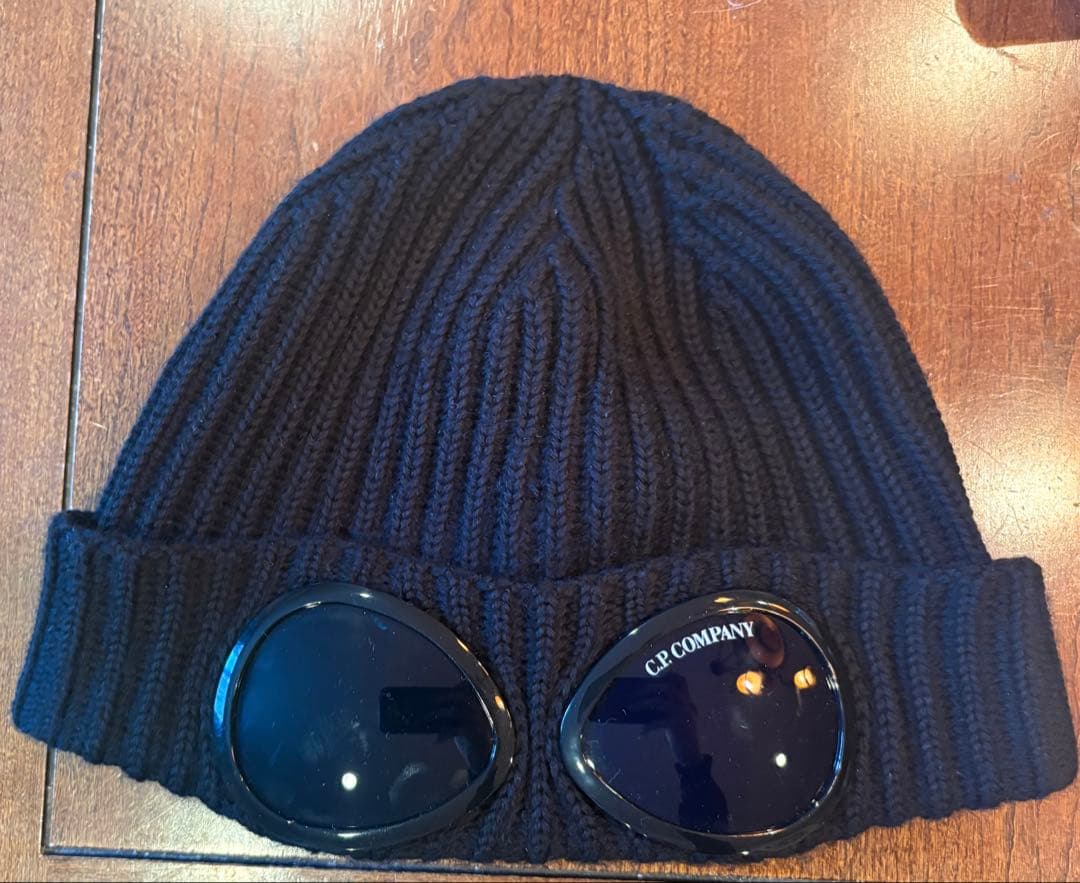 C.P.COMPANY サングラス付ニット帽