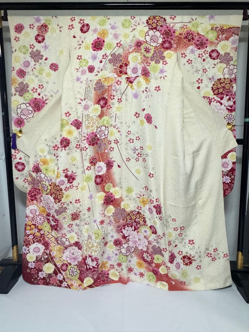 [美品] 単品　振袖　正絹　白練色　銀通し　高身長　牡丹　桜　成人式　結婚式