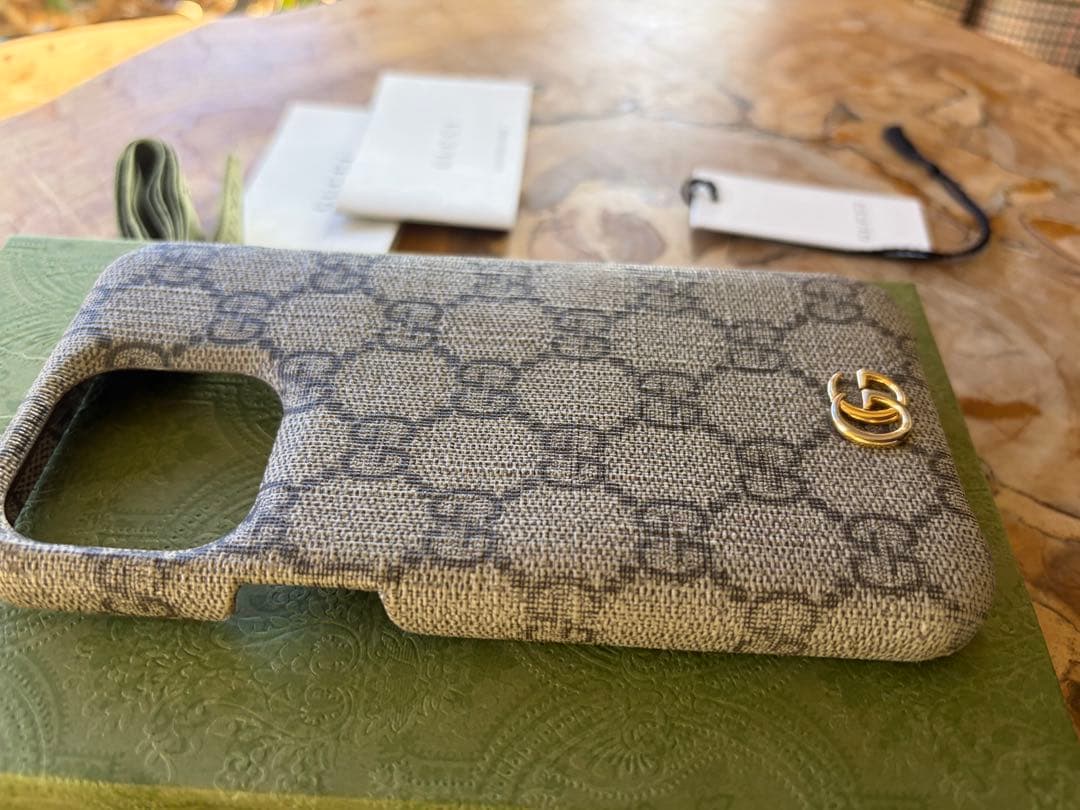 GUCCI スマホケース　iPhone15 pro max