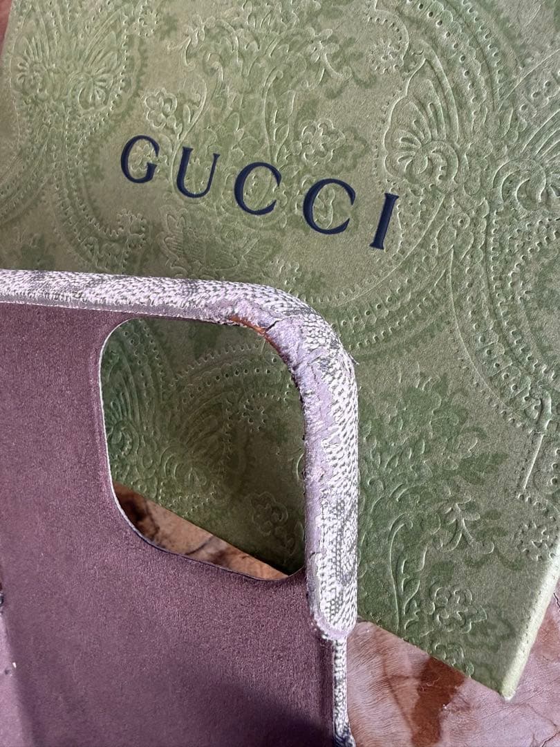 GUCCI スマホケース　iPhone15 pro max