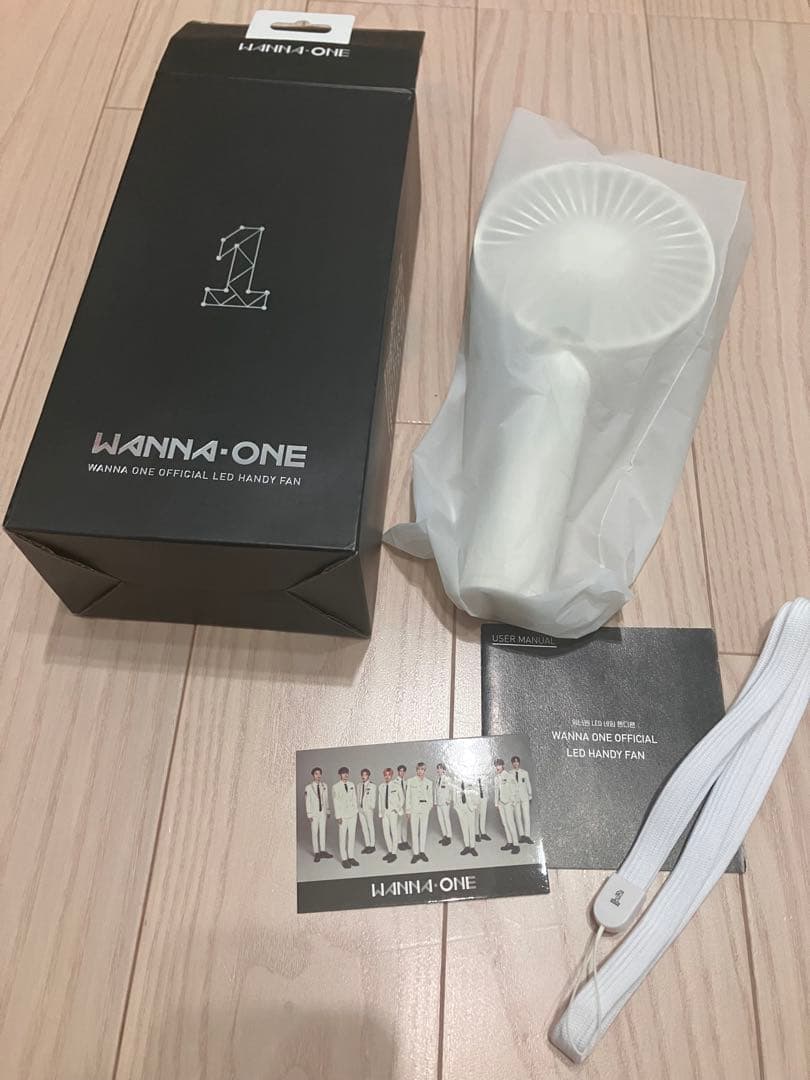 Wanna One CDアルバムセットと特典