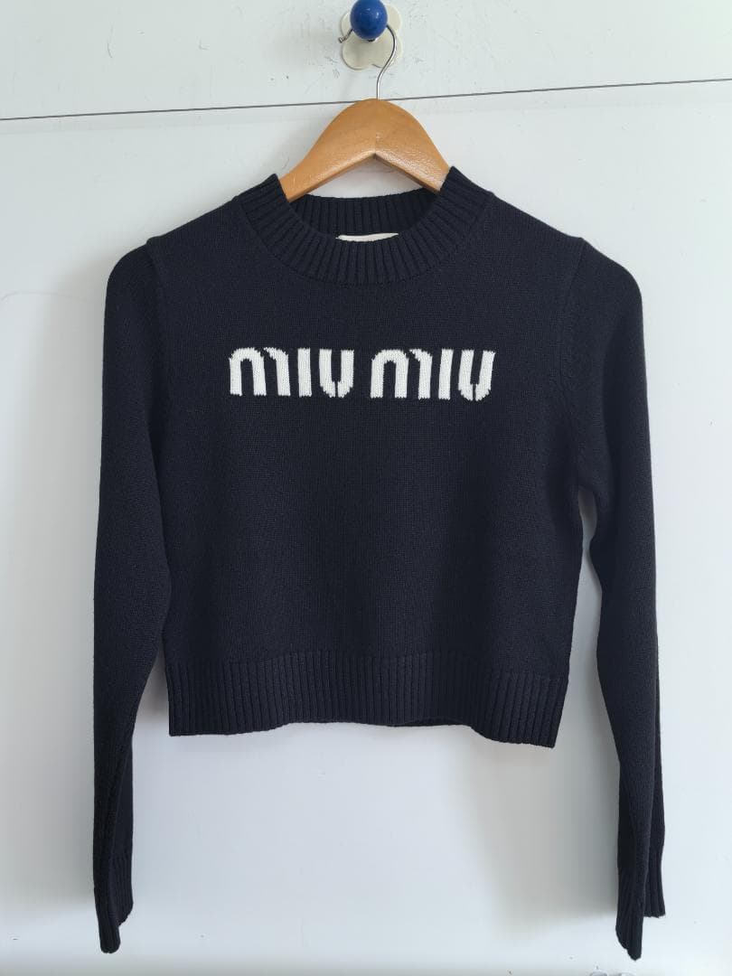黒ロゴニットセーター L ショート丈 レディース ストリート可愛いMIUMIU