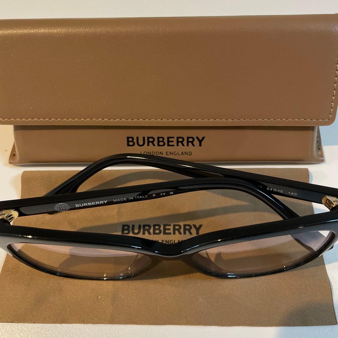 BURBERRY バーバリー　ブラック サングラス