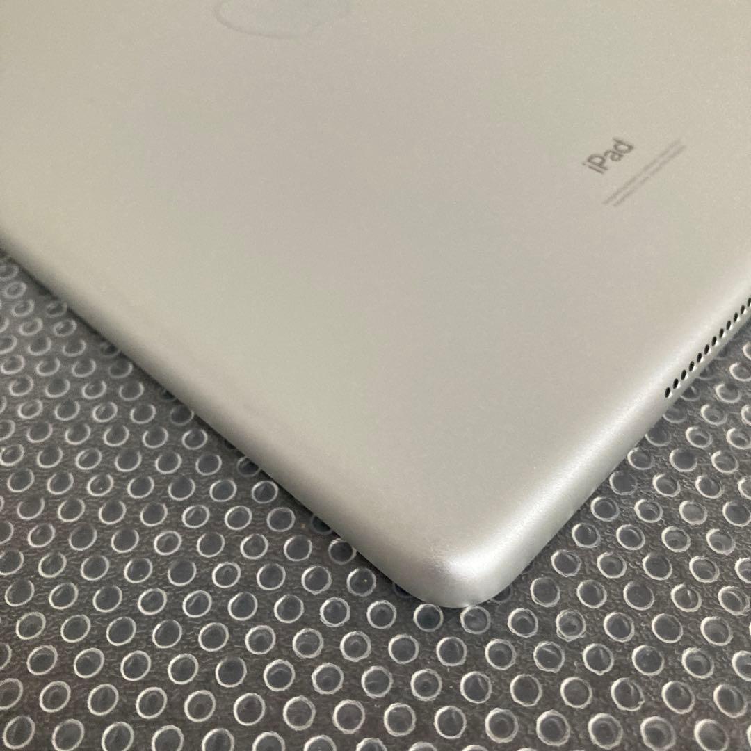1073 外観美品☆電池最良好☆iPad8 第8世代 32GB WIFIモデル☆