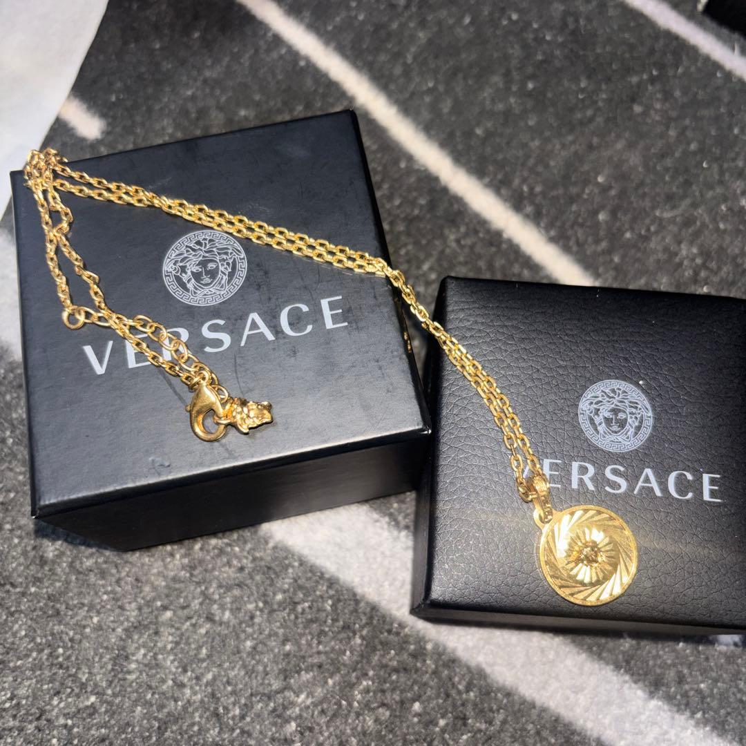 こ*は様 VERSACE ネックレス