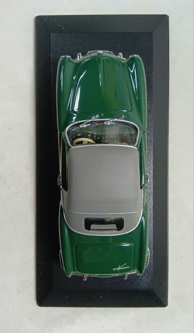 ミニチャンプス　1/43 カルマンギア カブリオレ　フォルクスワーゲン　ミニカー