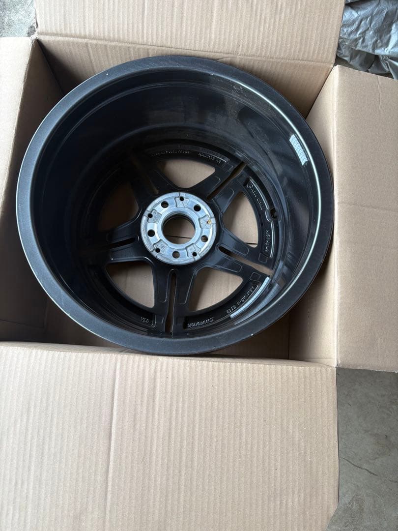 美品！メルセデスベンツAMG 純正アルミホイール　W206 8.5j-18
