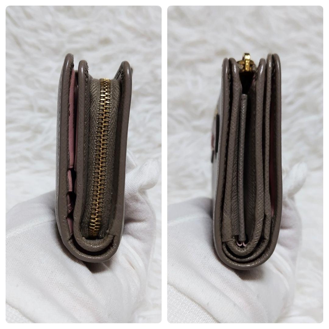レア美品✨プラダ◇RFIDミディアムコンパクト二つ折り財布　りぼんグレーピンク