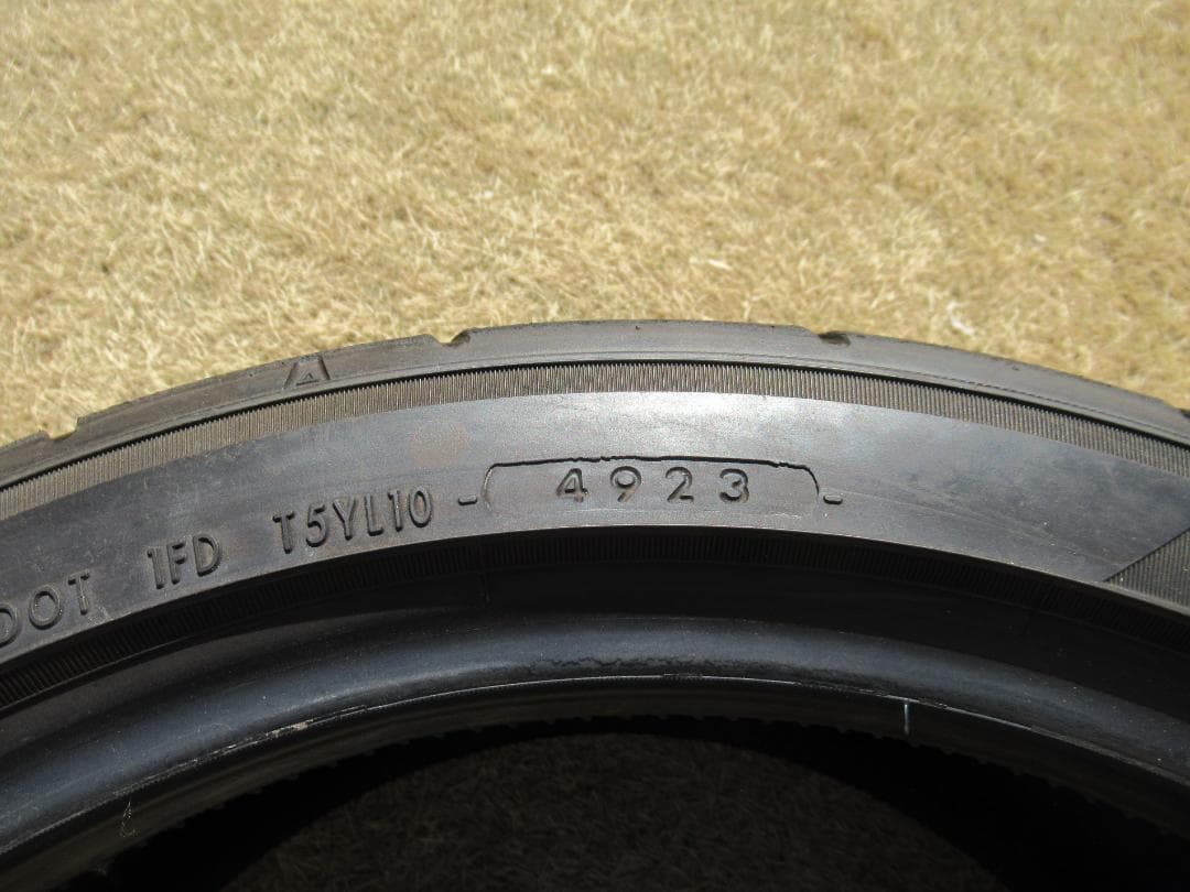 ☆送料無料 室内保管☆AD09 255/35 R18インチ☆ネオバ