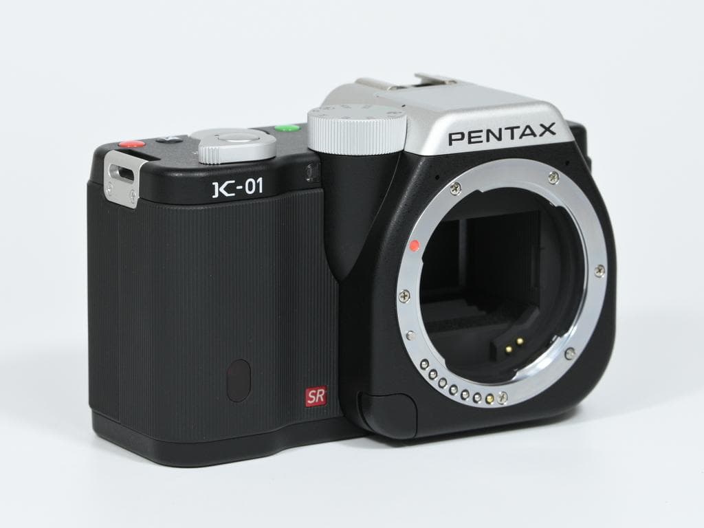 【美品】 ペンタックス　PENTAX K-01 レンズキット《ショット数131》
