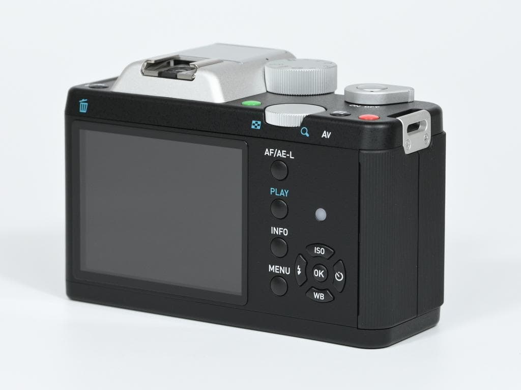 【美品】 ペンタックス　PENTAX K-01 レンズキット《ショット数131》