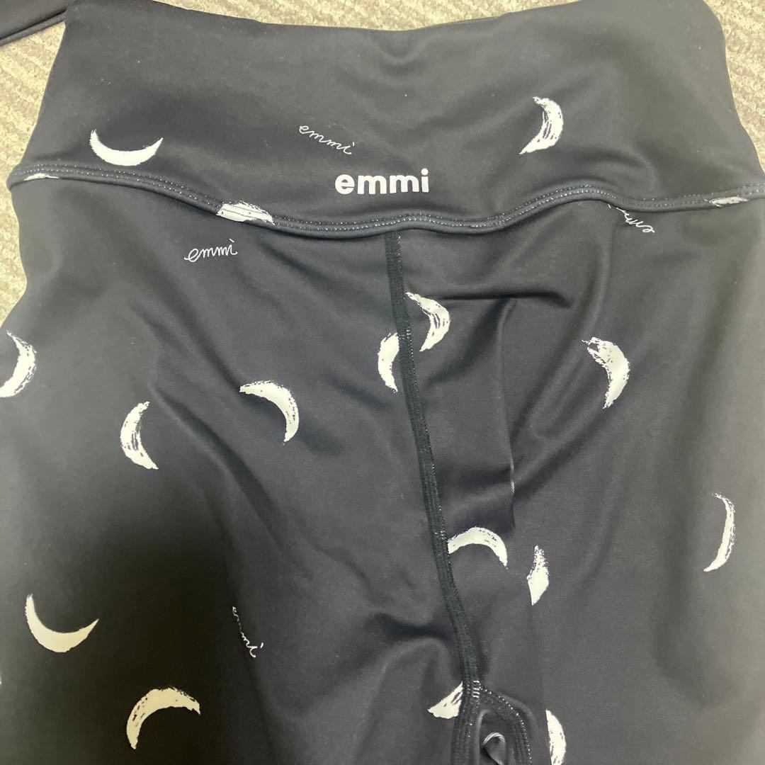 emmi ヨガウェアセット ブラック 月模様