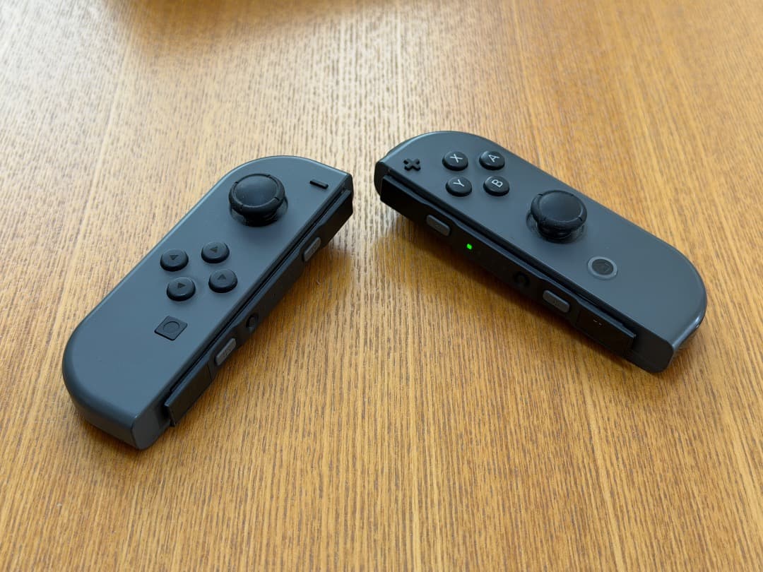 Nintendo Switch 本体グレー＋追加ジョイコン赤青・ハンドル・ポーチ