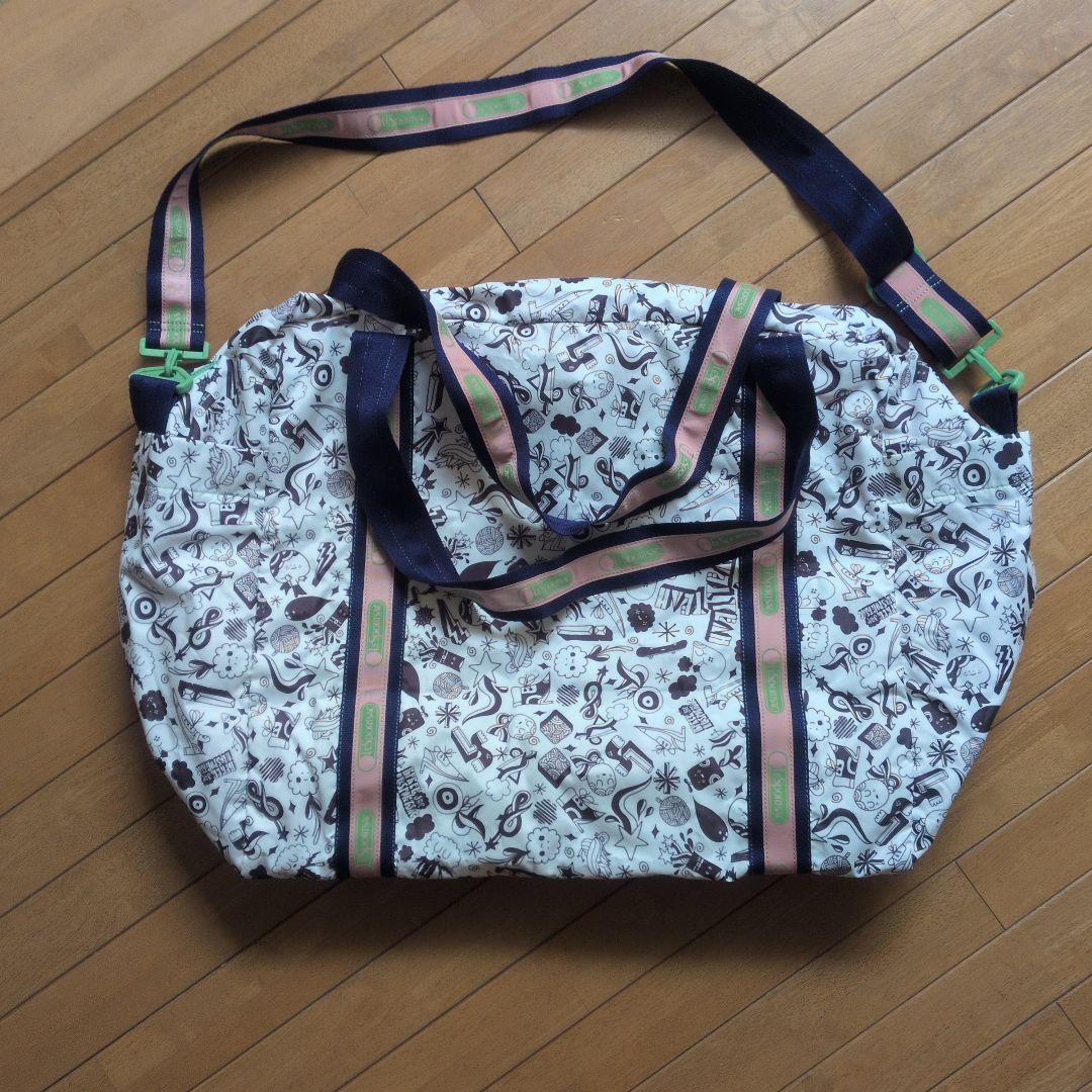 レスボートサック　LeSportsac 　肩掛けショルダー付き特大ボストンバッグ