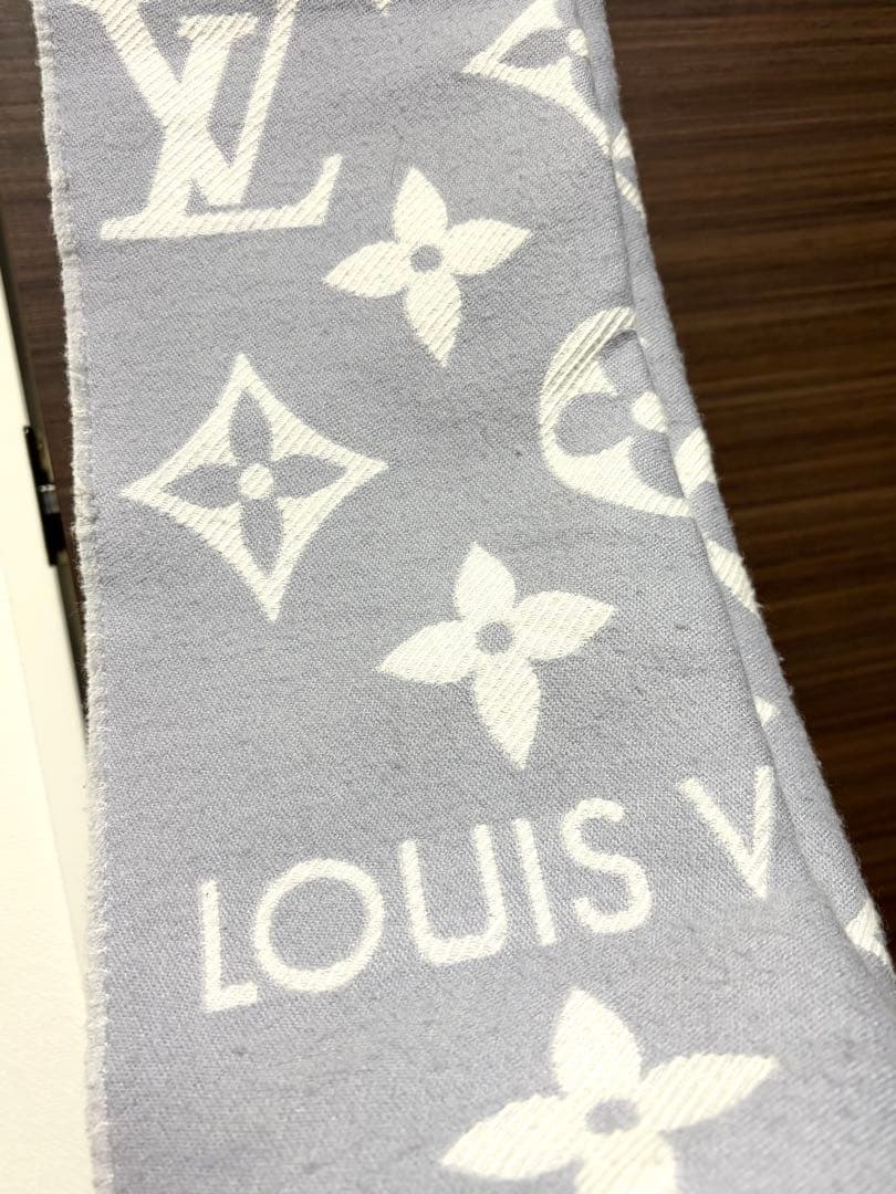【LOUIS VUITTON】マフラー・LV エセンシャル