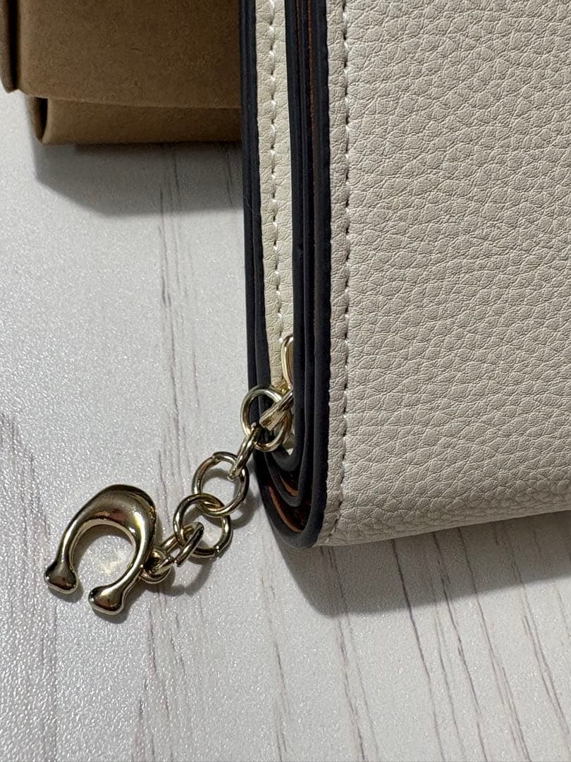 ま*ー様 COACH ホワイト 二つ折り財布