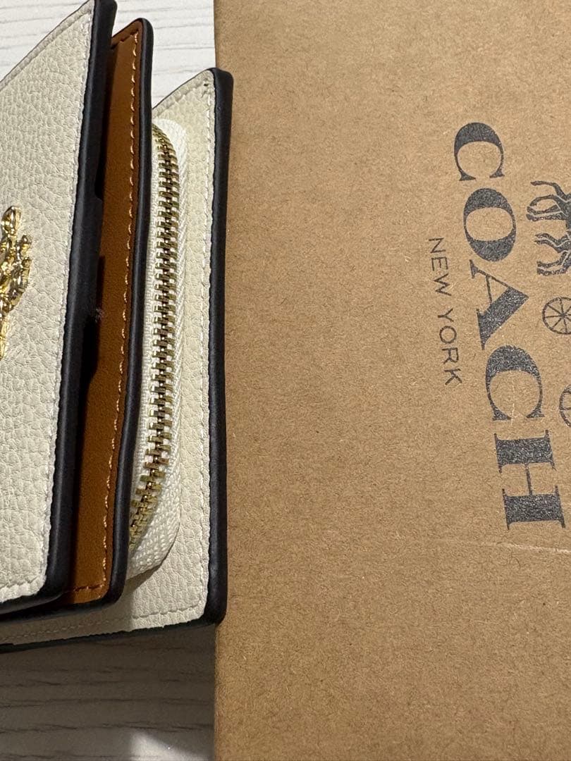 ま*ー様 COACH ホワイト 二つ折り財布