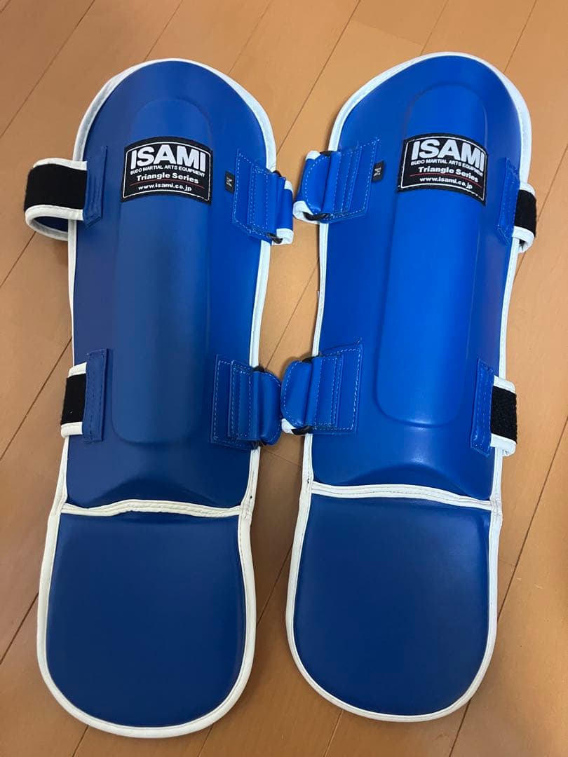 美品　ISAMI レガース　キックボクシング　格闘技　MMA Mサイズ