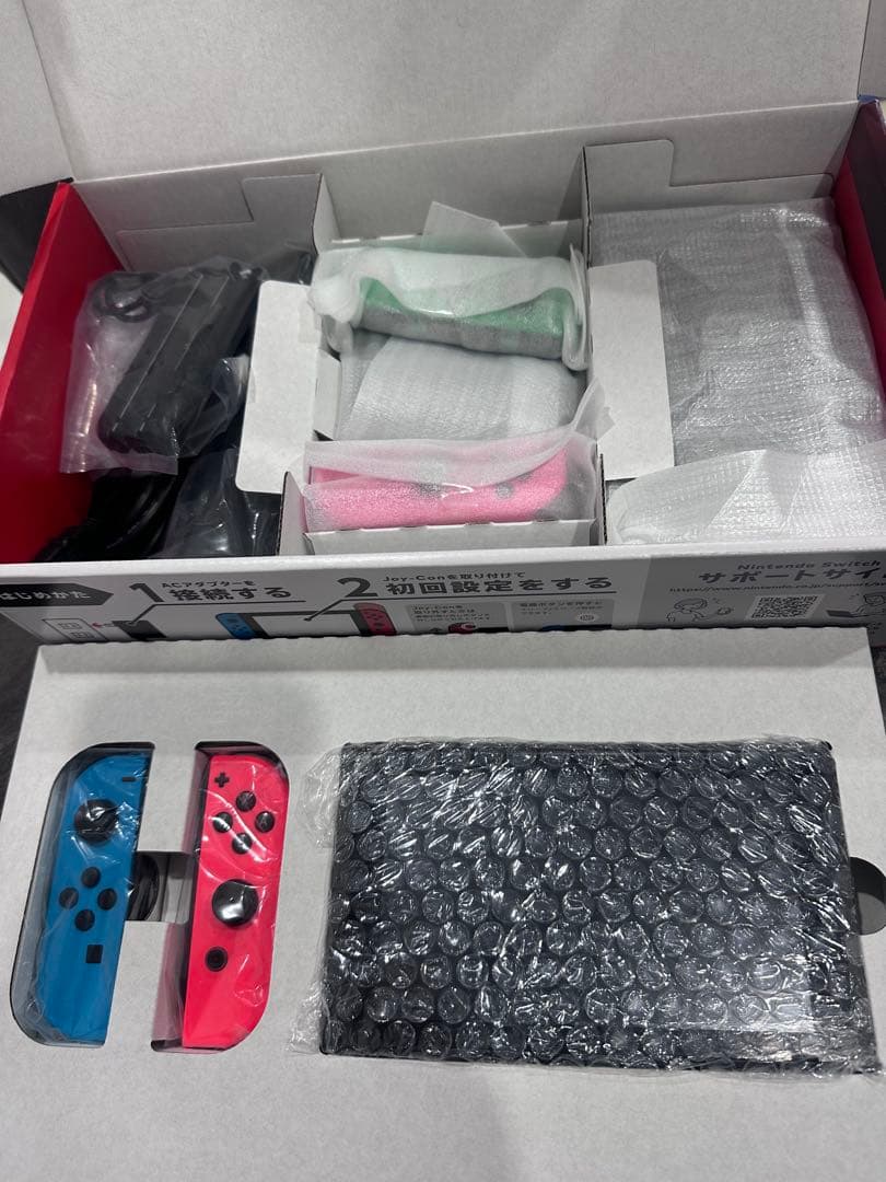 NintendoSwitch本体とサブジョイコン×2セット