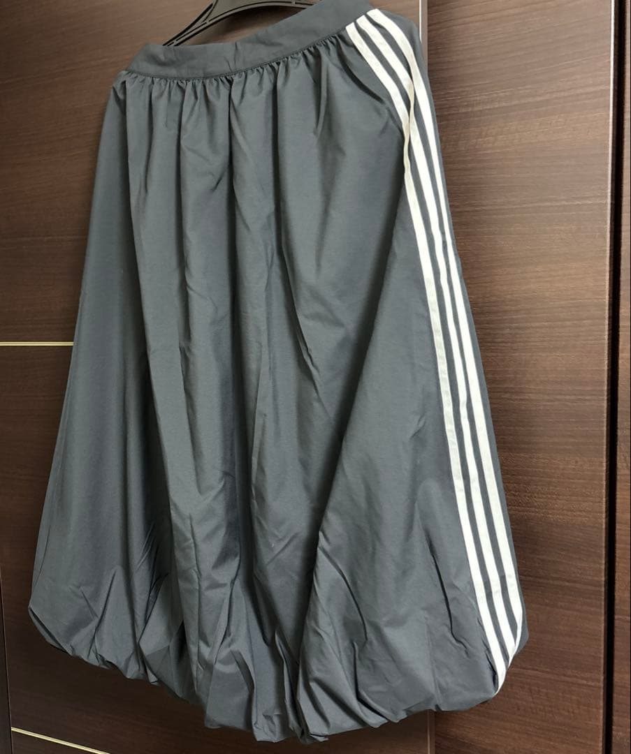 新品未使用タグ付き adidas アディダス バルーンロングスカート 黒 L