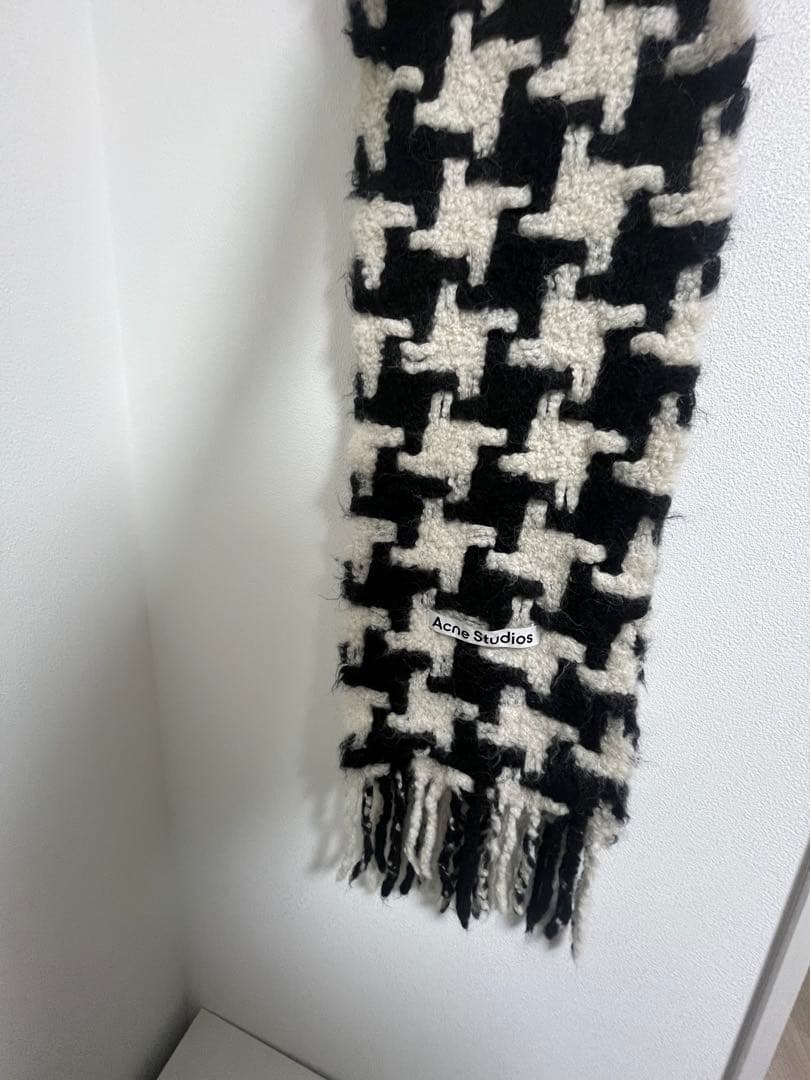 Acne Studios ハウンドトゥースマフラー