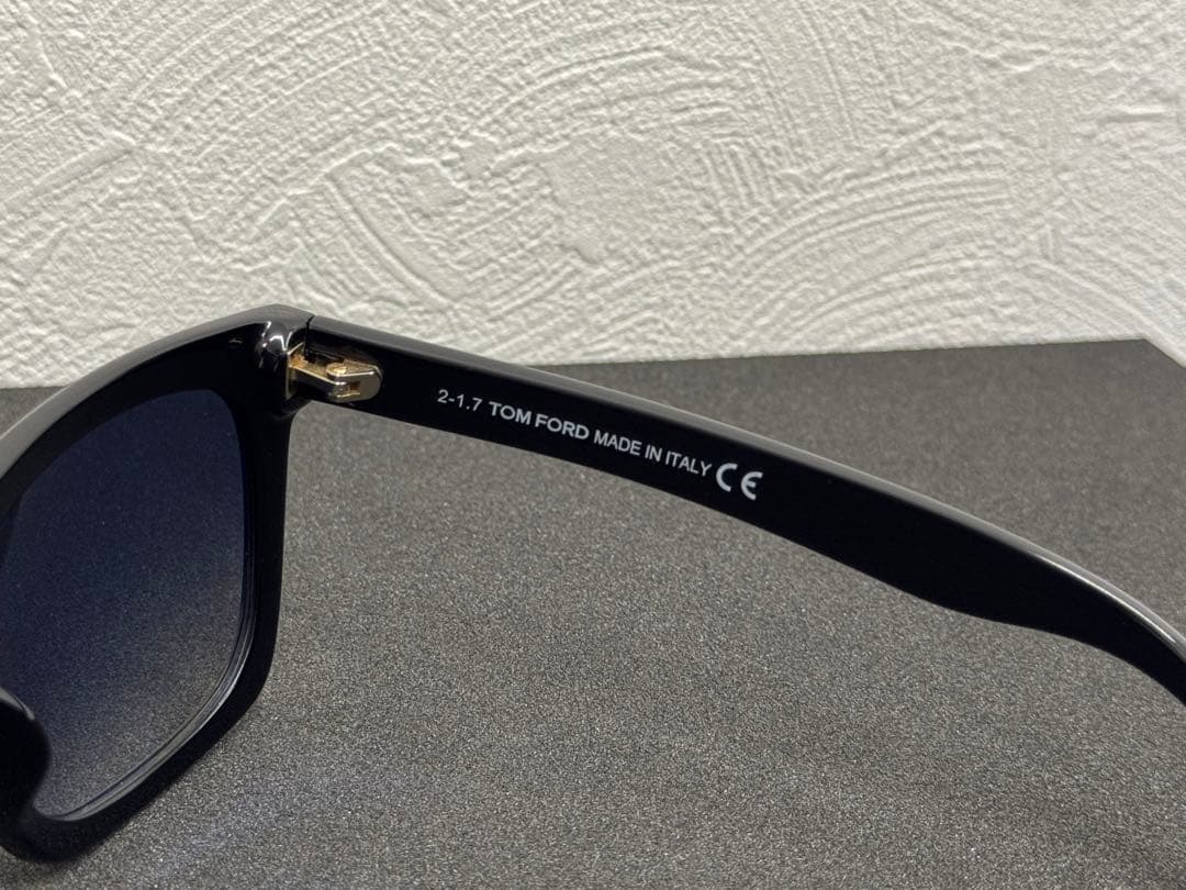 TOM FORDトムフォードサングラス TF513