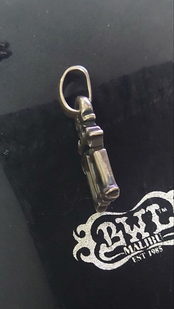 BWL ビルウォールレザー イニシャルクラウンペンダントトップ M