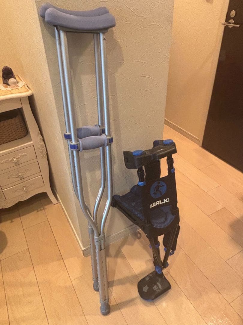iWALK 折りたたみ式松葉杖 青