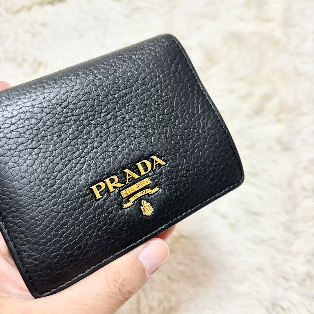 PRADA プラダ 二つ折り財布　シボレザー