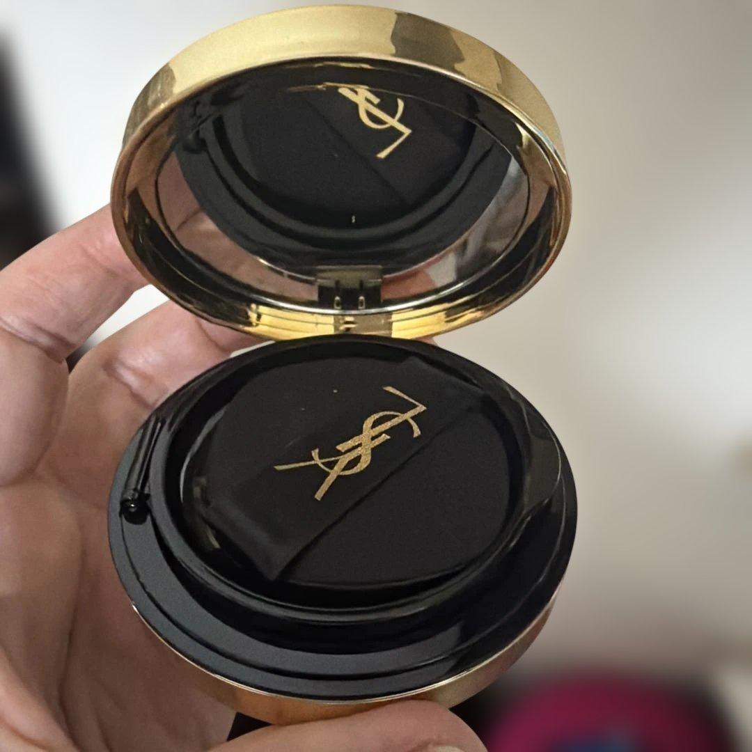 【新品イヴ・サンローラン YSL ラディアントタッチグロウパクト B10