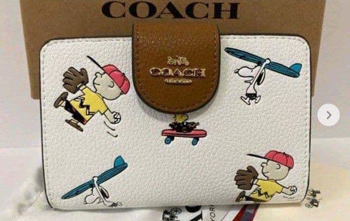 新品未使用コーチ二つ折り財布COACH×PEANUTSスヌーピーホワイト送料無料