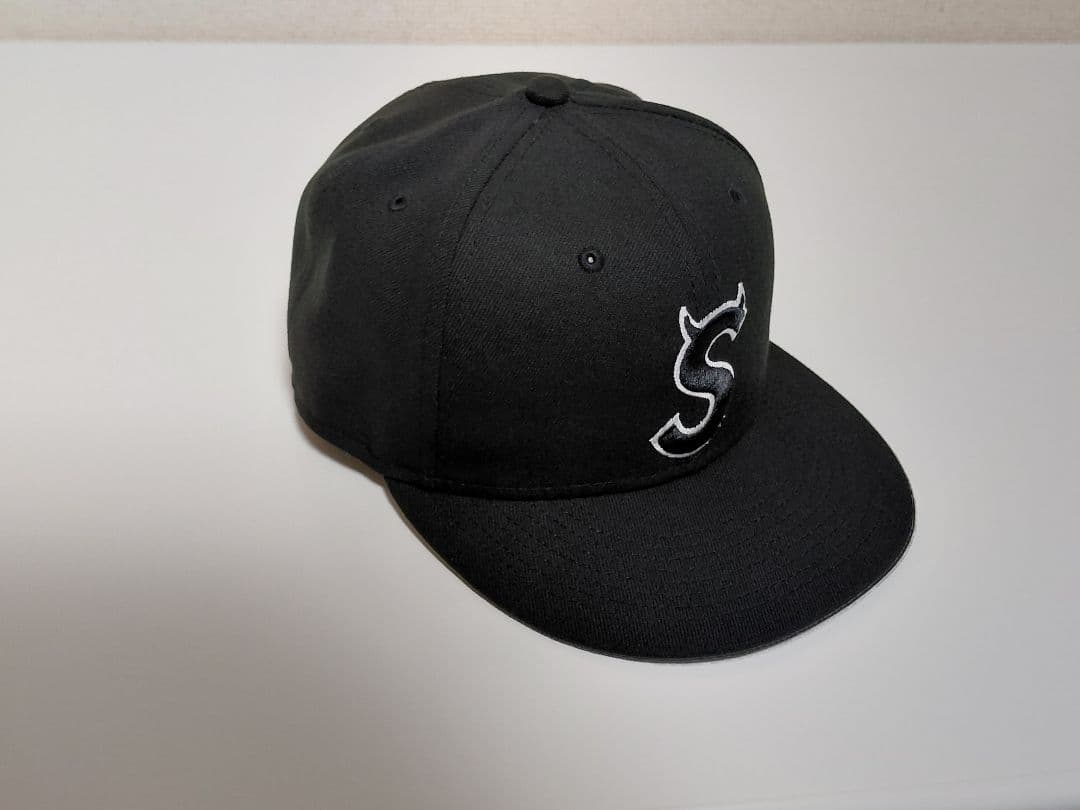 【極美品】Supreme × New Era　ツノ S Logo \"Black