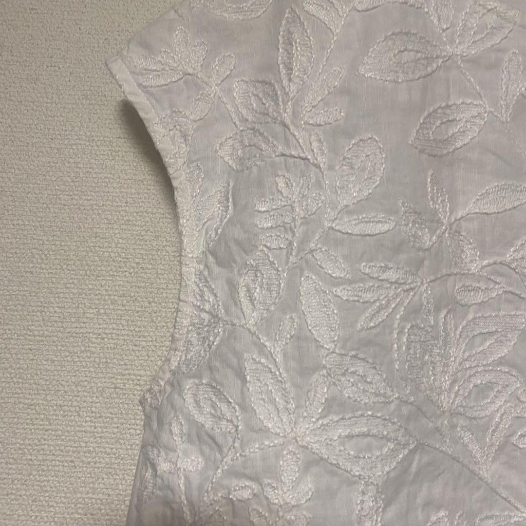 ビアズリー フロント刺繍フレアカットソーBEARDSLEY 白　ホワイト