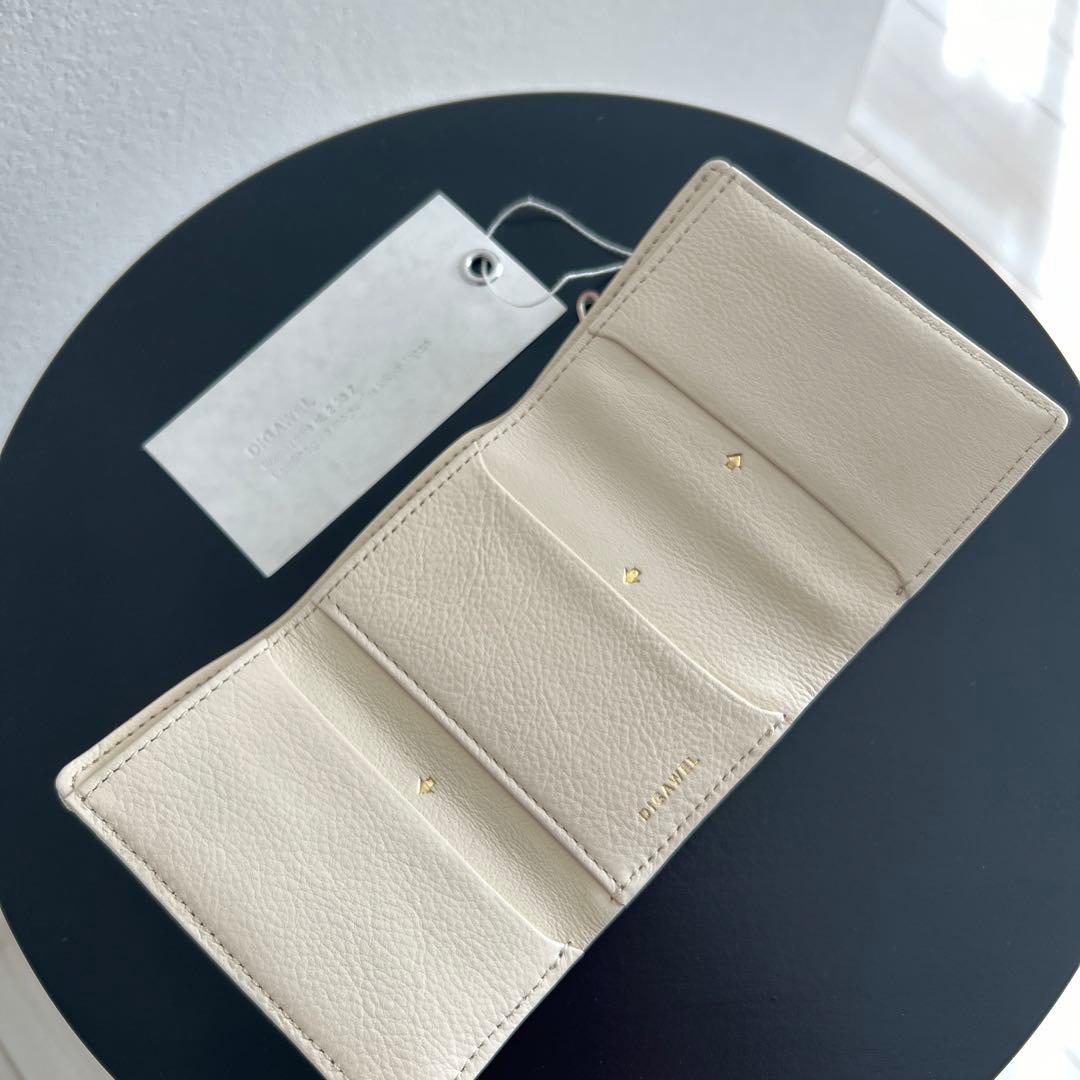 新品タグ付き DIGAWEL 三つ折り財布 白色Three-Fold Purse
