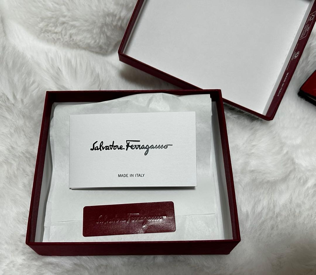 Salvatore Ferragamo 二つ折り財布 レッド