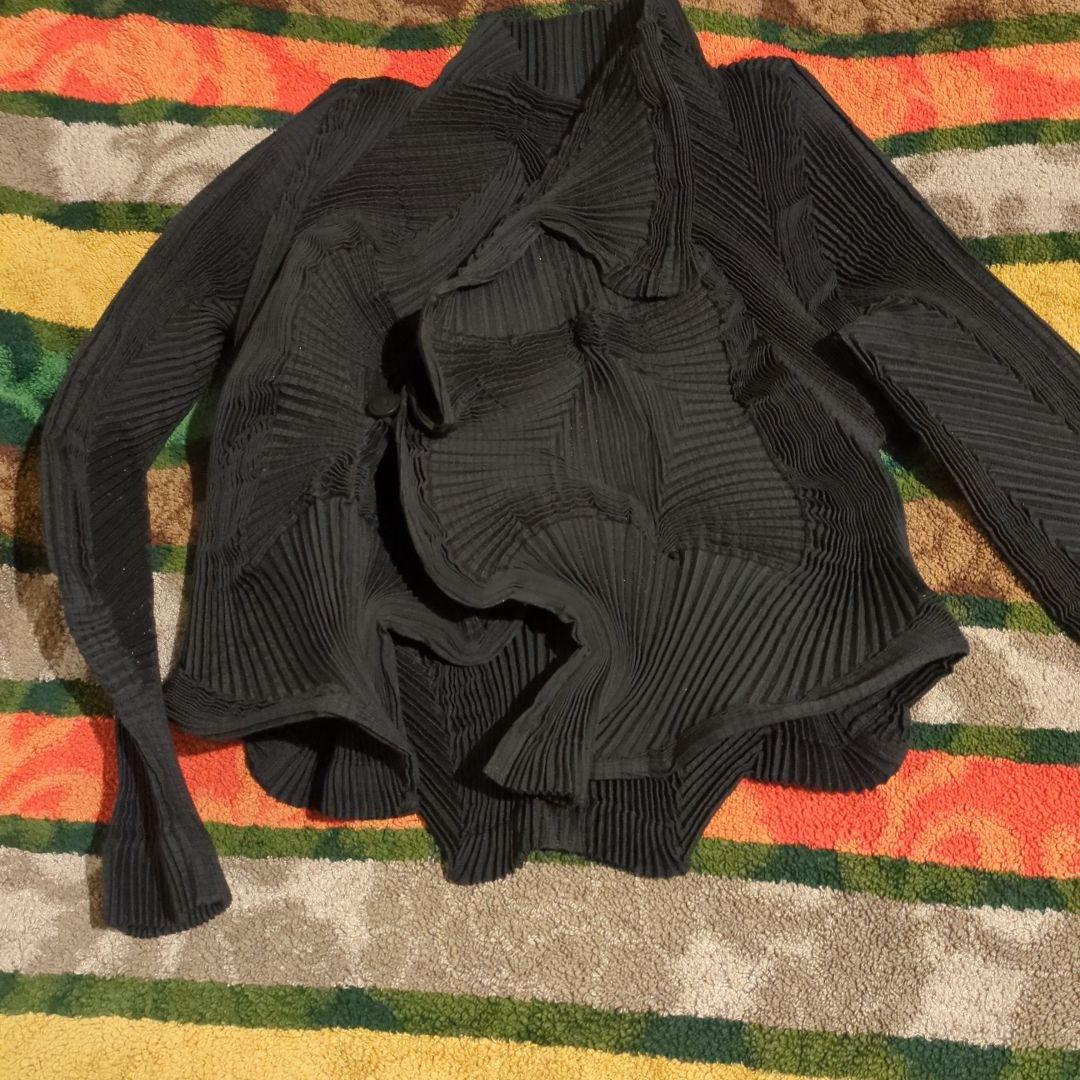 A poc able ISSEY MIYAKE ブラック カーディガン