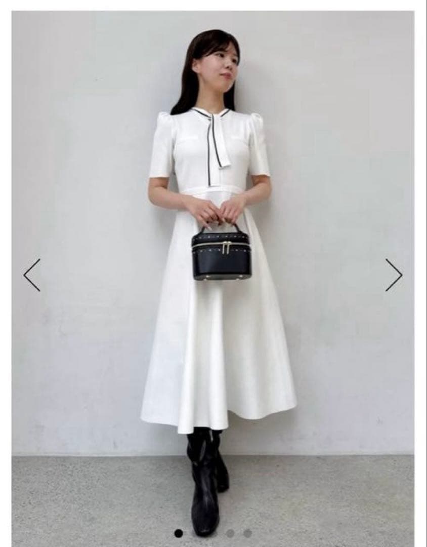 【タグ付き新品】ボウタイニットワンピース　セルフォード