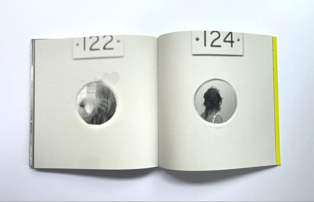 Her, Her, Her, & Her Roni Horn ロニ・ホーン