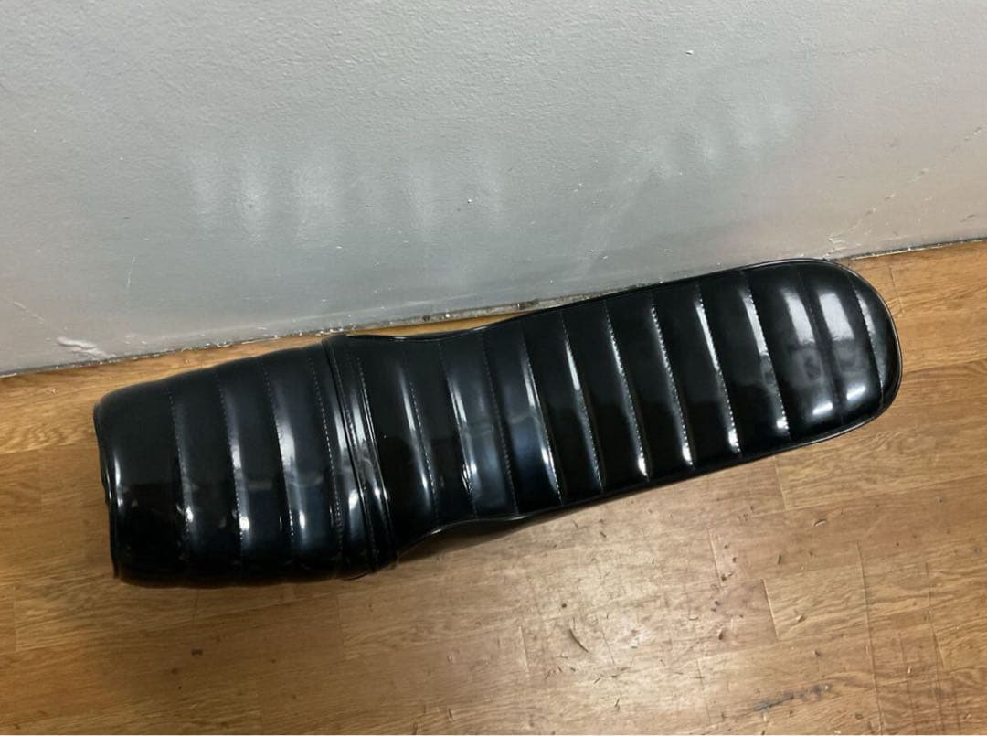 ホンダ　エイプ　三段シート　エナメル　タックロールシート　40cm
